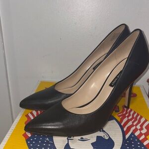 Nine West Black Leather Heels size 11M
